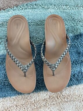 Aetrex Women's Tan Footbed Sandals with Braided Silver Straps